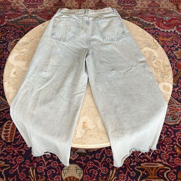Zara High Waist Extra Wide Leg Frayed Hem Light Wash Jeans 32” - Picture 2 of 10
